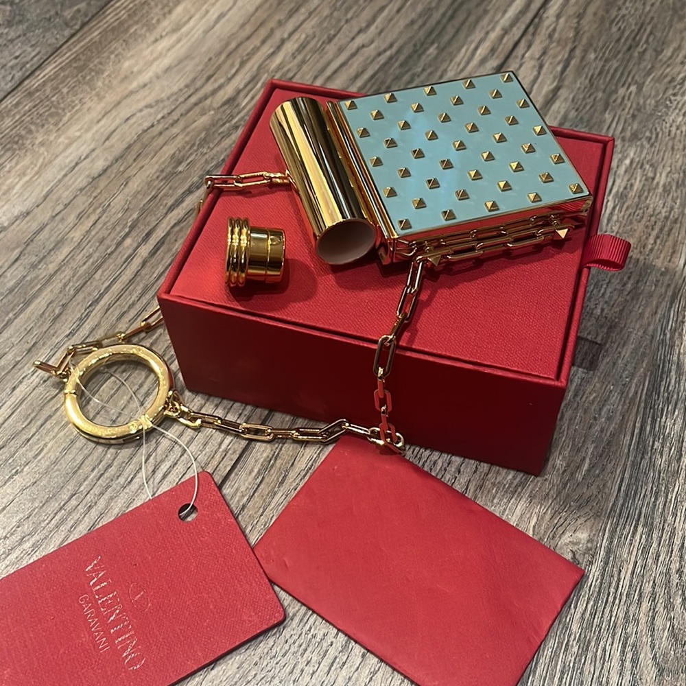 BNWT Valentino Rockstud Minaudiere Azzurro Charm Lipstick Holder Clutch - Picture 8 of 13